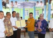 Gubernur Kepri Ansar Ahmad Serahkan Aset Pelabuhan Sei Tenam ke Pemkab Lingga