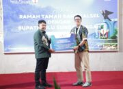 Bank Kalsel Melalui Dana CSR Bantu 24 Unit Gerobak dan 66 Unit Tenda Kerucut Untuk Para Pedagang Kawasan Lapangan Dwiwarna Barabai