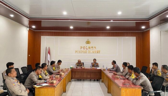 Kapolres Pakpak Bharat Melalui Wakapolres Sambut Tim Supervisi Dit Binmas Dalam Rangka Penilaian Sat Kamling.