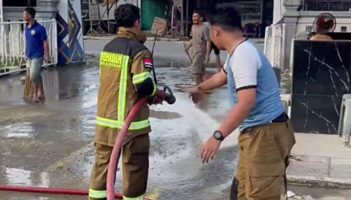 Petugas Rutan Kelas 1 Medan Giat Gotong Royong Area Kantor dan Ruang Kerja Usai Terdampak Banjir