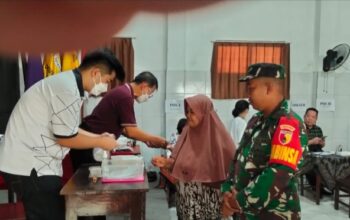 Babinsa Petungasri Dampingi Bakti Sosial Sambut Natal 2025, Warga Antusias Hadiri Kegiatan Kemanusiaan