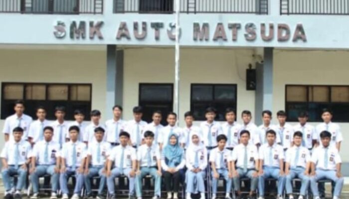 Dari Kursi Legislatif ke Ruang Kelas: Perjalanan H.T. Mamat Robby Suganda Bangun SMK di Kuningan
