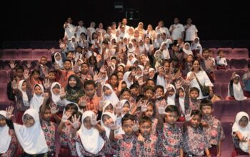 Bersama Bupati, Anak-anak Tanjung Morawa Nikmati Pengalaman Pertama Nobar di Bioskop