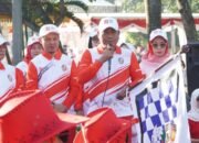 Wakil Bupati Lepas Gerak Jalan Beregu Semarak HUT Ke-81 Kemerdekaan RI
