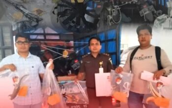 LANGKAH TEGAS LINDUNGI KEKAYAAN HAYATI, KEJARI SIMALUNGUN TERIMA TERSANGKA DAN BARANG BUKTI PERKARA KSDAHE