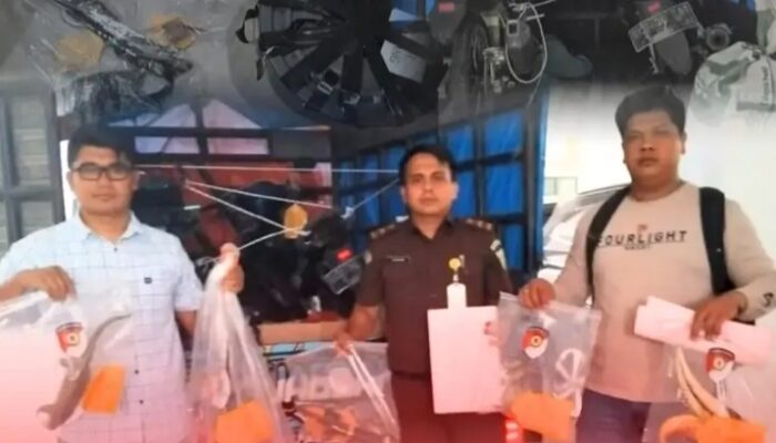 LANGKAH TEGAS LINDUNGI KEKAYAAN HAYATI, KEJARI SIMALUNGUN TERIMA TERSANGKA DAN BARANG BUKTI PERKARA KSDAHE
